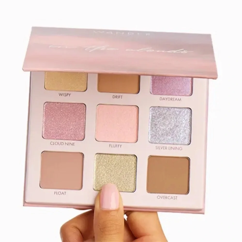 Wander Beauty In The Clouds Eyeshadow Palette 9 Shade Matte Shimmer Glitter
